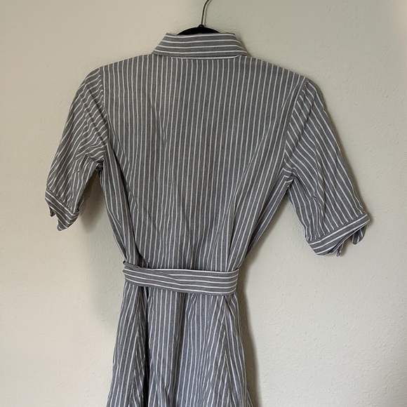 Calvin Klein striped button up dress- with pockets ! - Picture 4 of 5